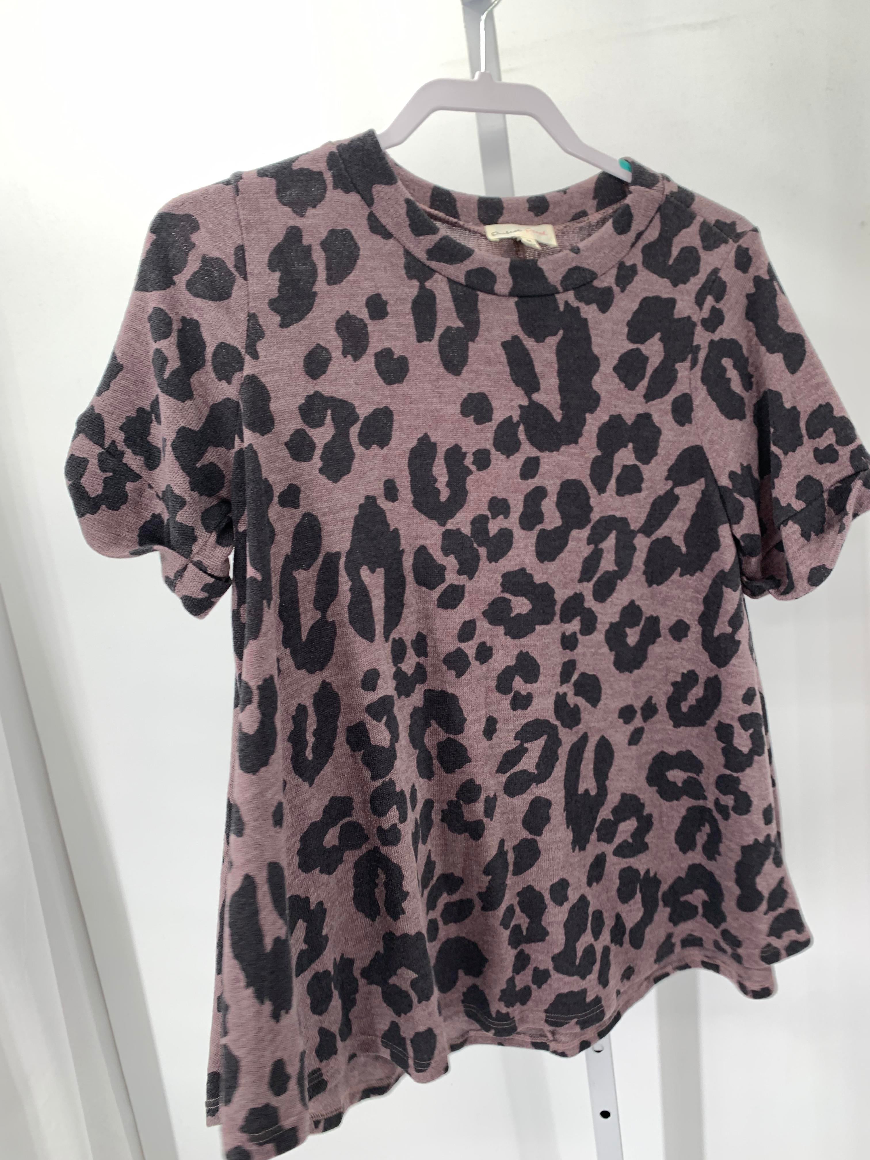Size Medium Juniors Short Sleeve Shirt