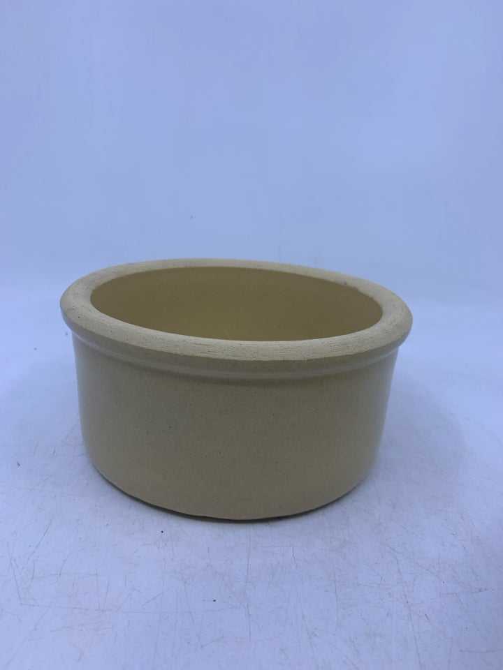 BEIGE POTTERY "KITTY" BOWL.