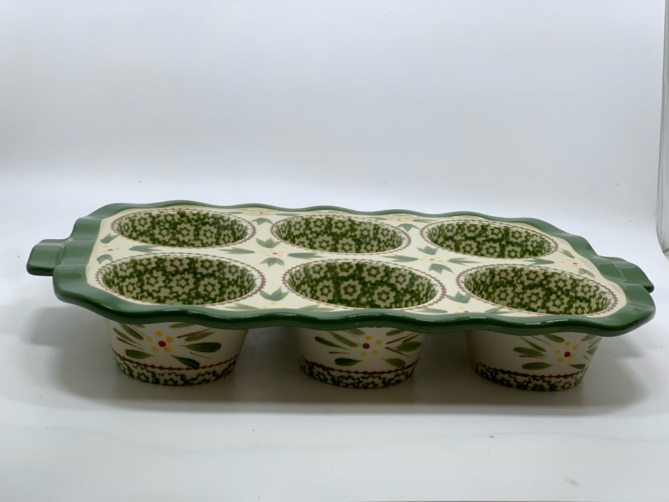 TEMPTATIONS 6CUP CERAMIC MUFFIN PAN W/STAND.