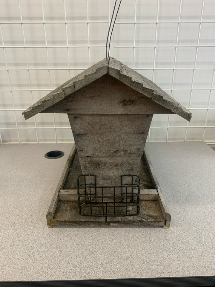 RECLAIMED WOOD BIRD FEEDER.