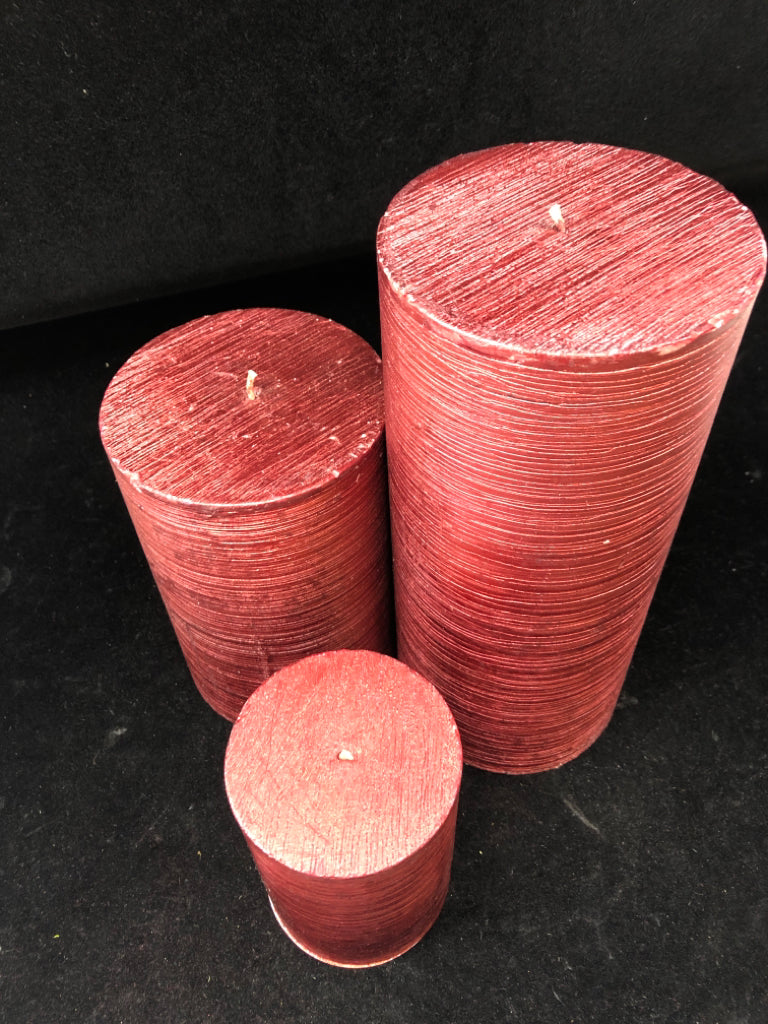 3 RED GLITTER CANDLES.