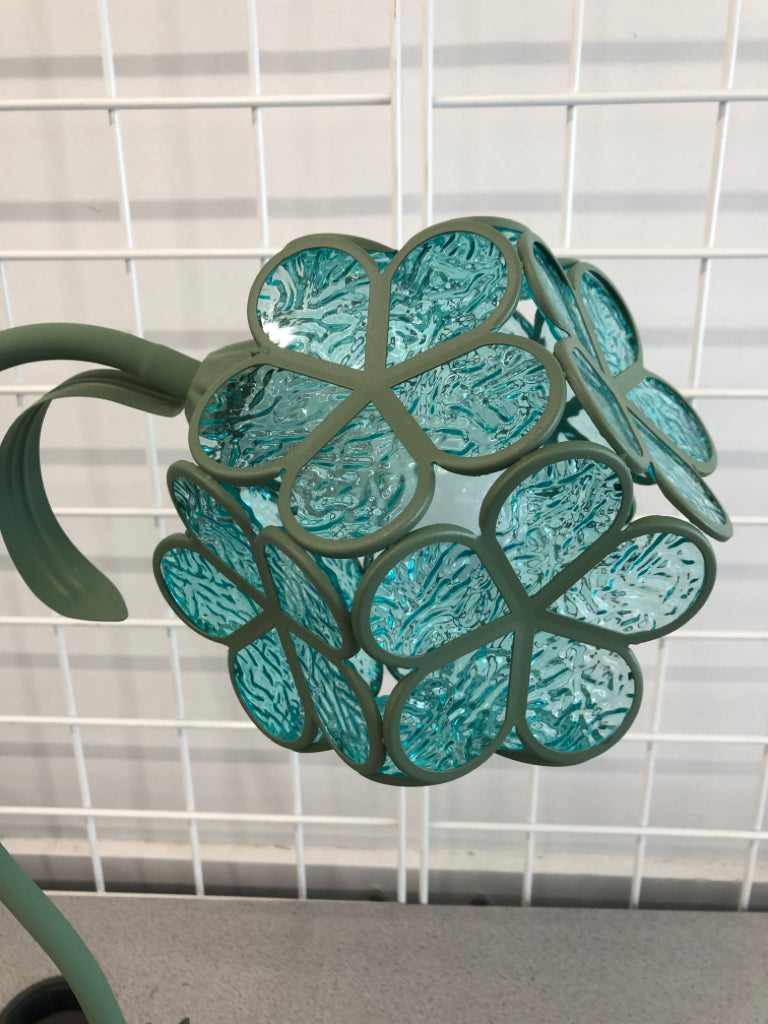 BLUE/TEAL FLOWER LAMP W/GLASS FLOWER SHADE.
