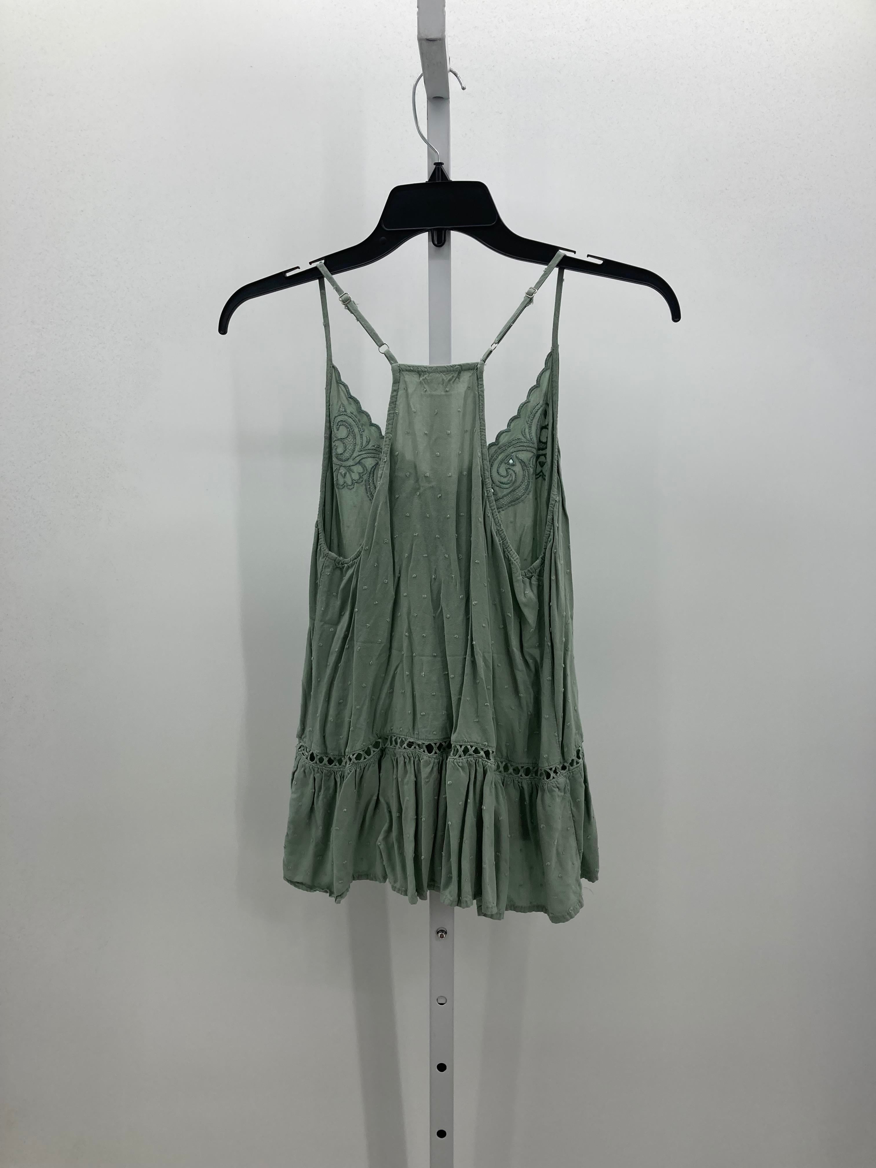 Love on a Hanger Size Medium Juniors Tank
