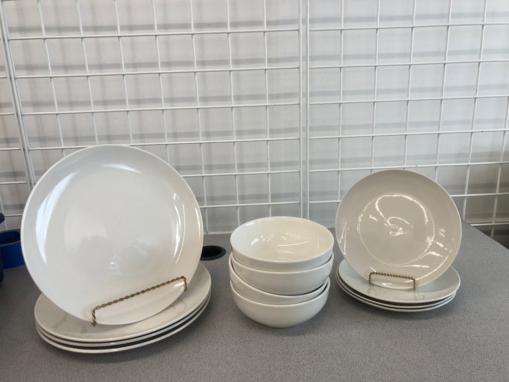 12PC WHITE CERAMIC DINNER SVC FOR 4.