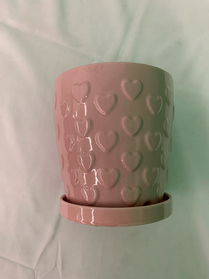 HEAVY PINK HEART PATTERN PLANTER.