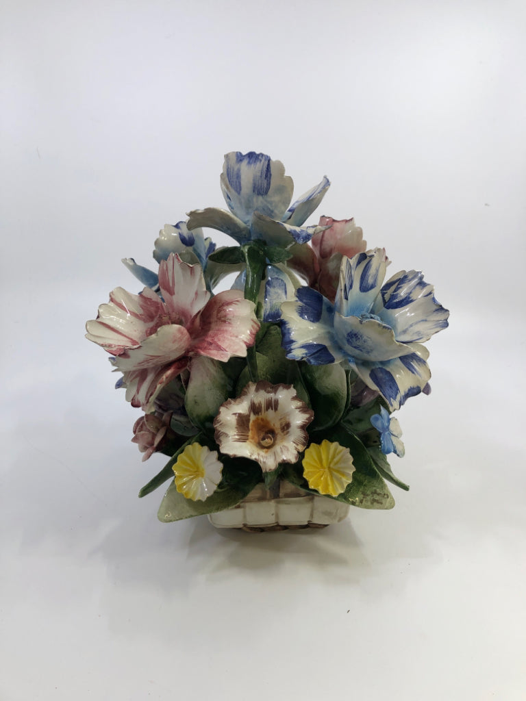 VTG CAPODIMONTE PORCELAIN FLOWER BOUQUET W/SQUARE BASE.