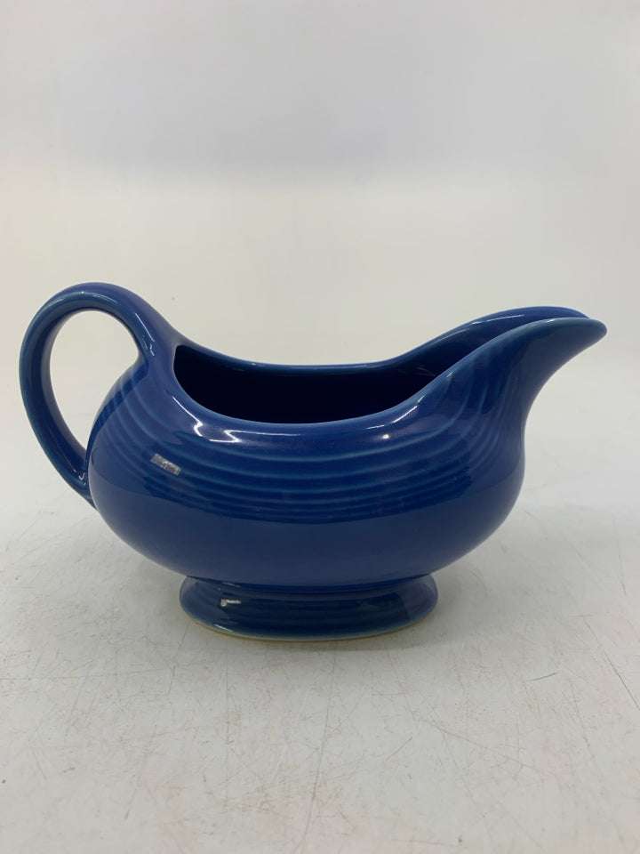 FOOTED GRAVY BOAT.