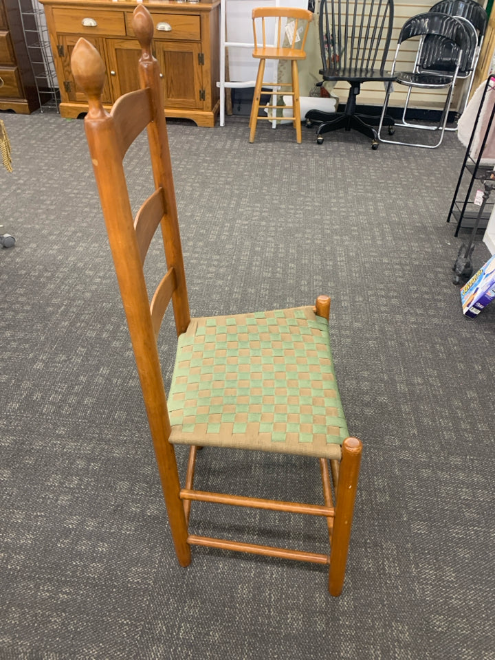 WOOD DINING TABLE W/8 LADDER BACK WOVEN SEAT CHAIRS AND LEAF.