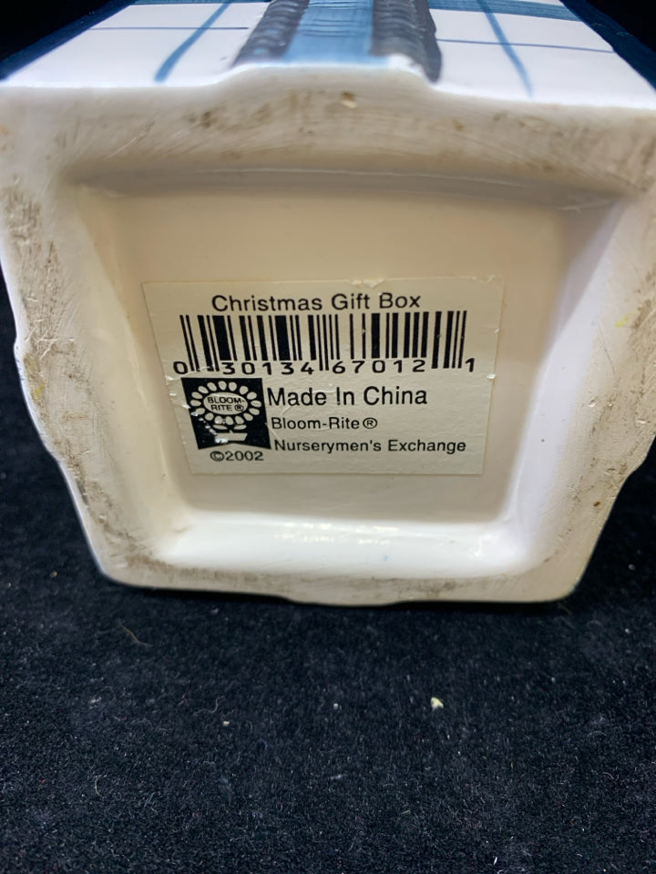 CERAMIC BLUE WHITE GIFT BOX.