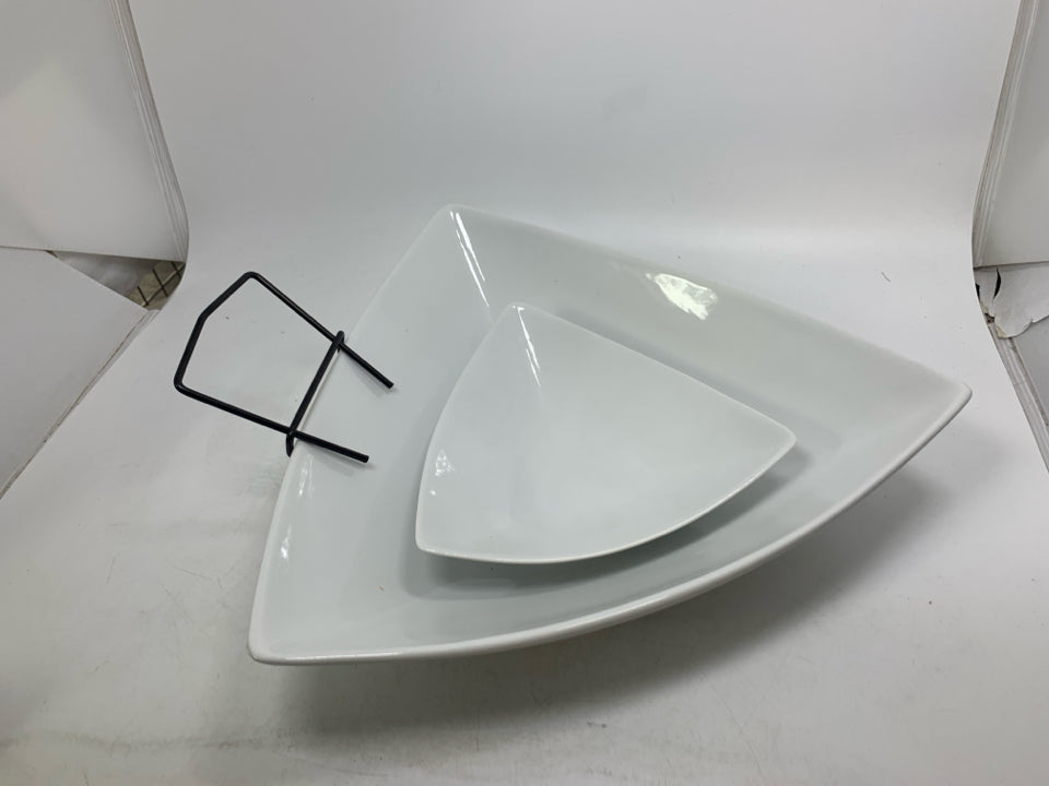 2 PC TRIANGLE CHIP/DIP BOWL.