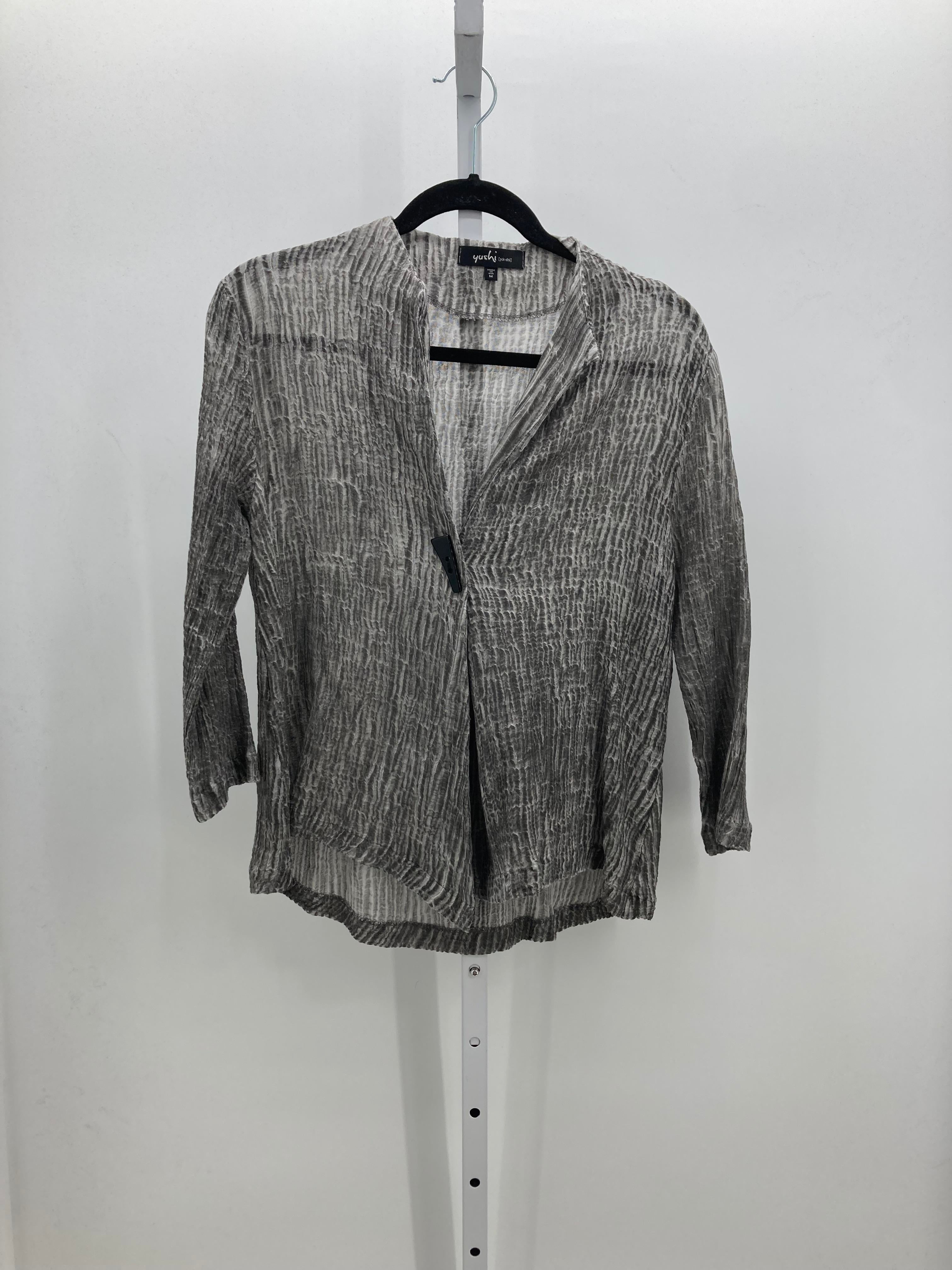 Size Medium Misses 3/4 Sleeve Shirt