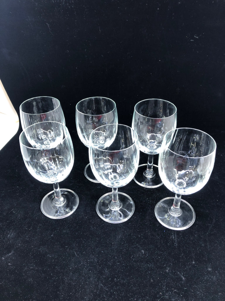6 SLIGHT RIB WINE GLASSES.