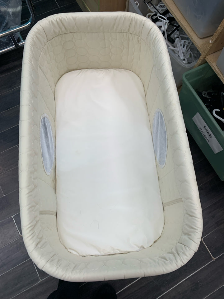 Green Frog Lily Pod Bassinet