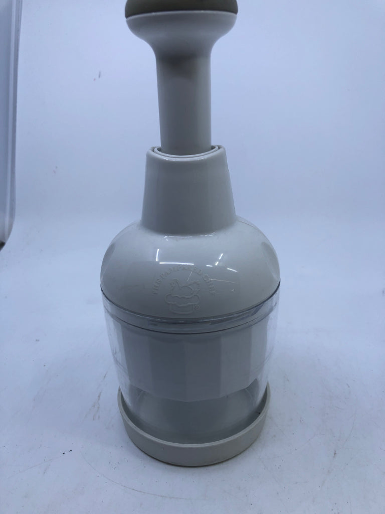 PAMPERED CHEF FOOD CHOPPER.