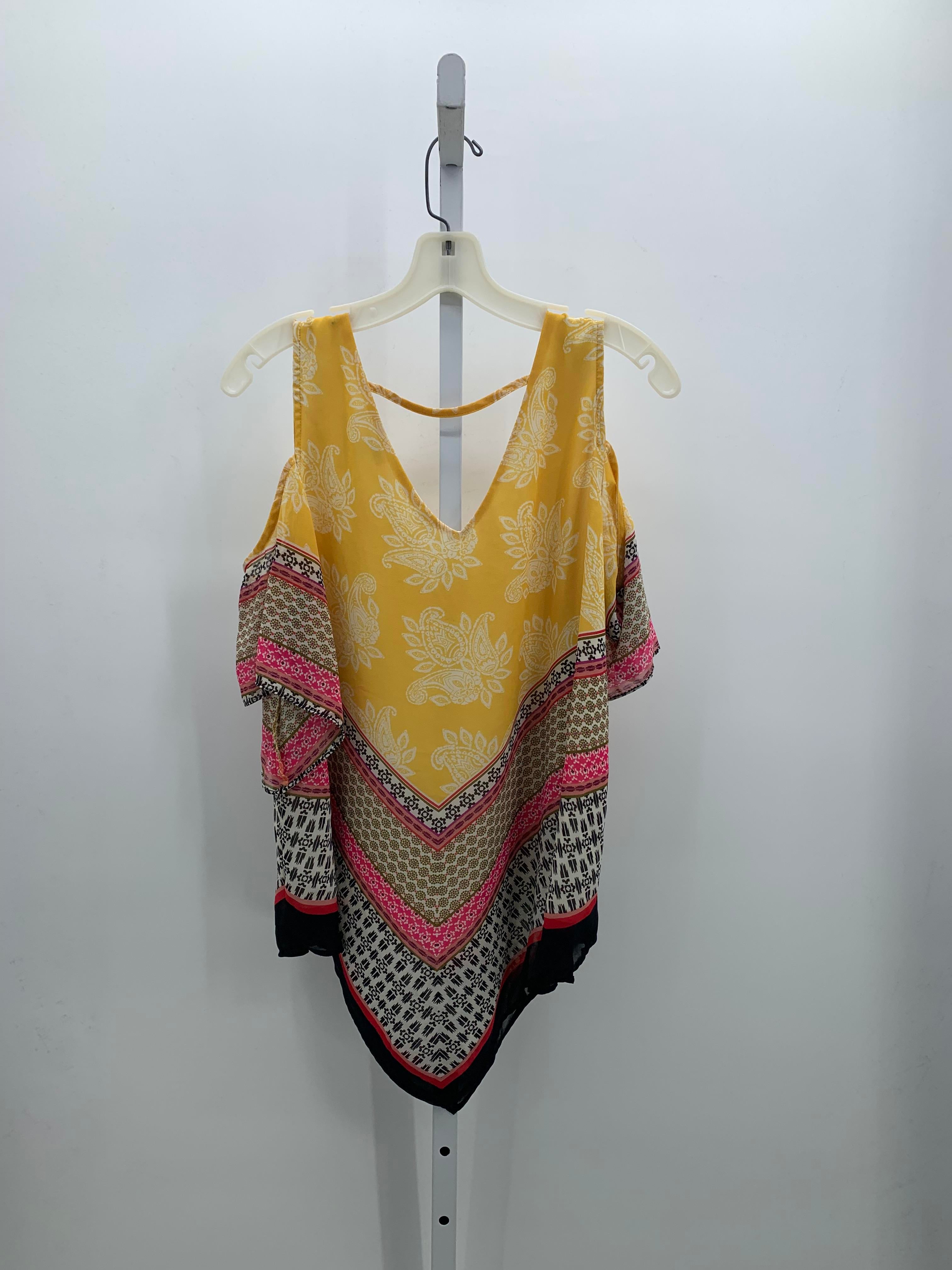 Size Medium Misses Short Sleeve Shirt