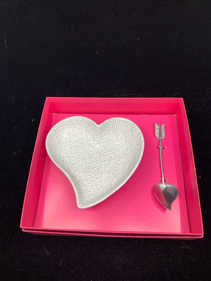 MARIPOSA HEART SERVING BOWL W SPOON IN BOX.