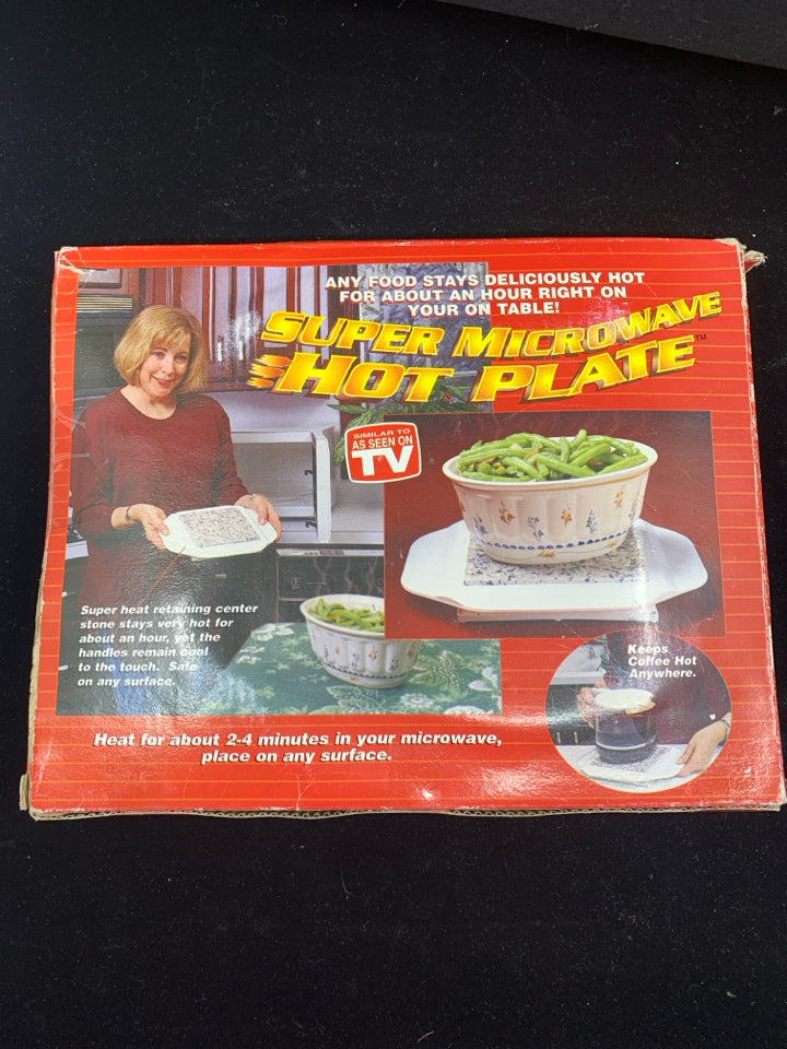 NIB MICROWAVE PLATE.