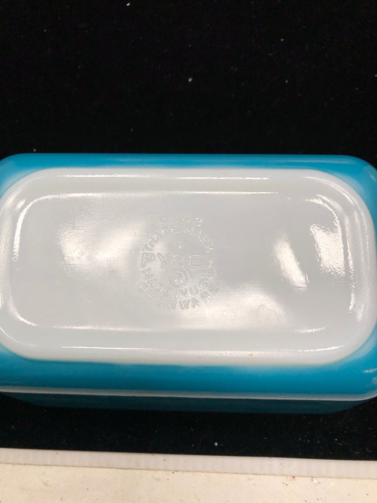 VTG 4 PRIMARY COLOR PYREX FOOD STORAGE SET W/LIDS.