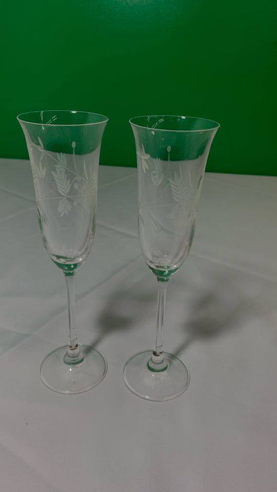 2 FLORAL ETCHED CHAMPAGNE FLUTES.