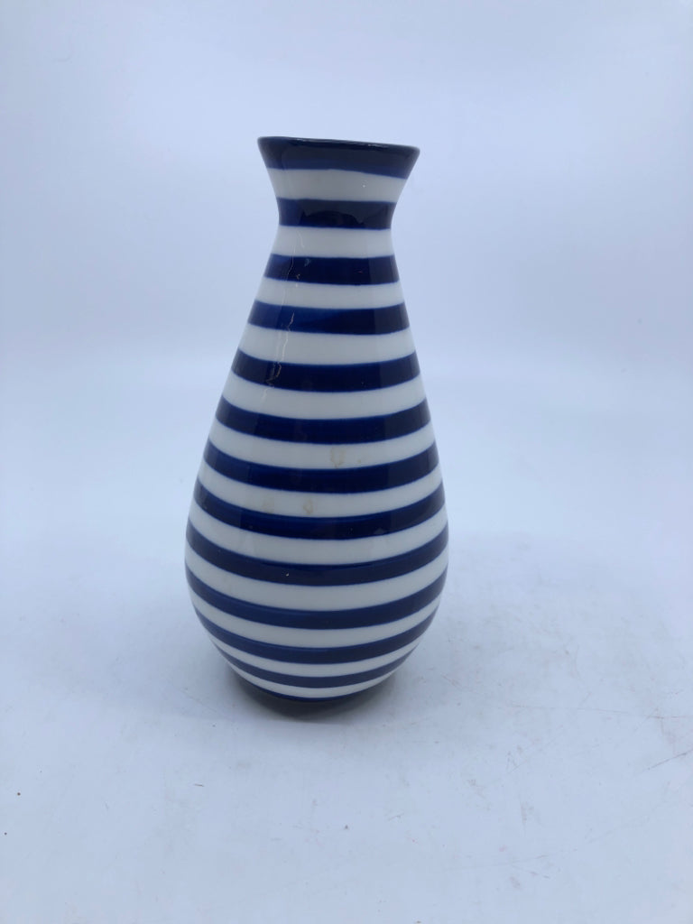 BLUE/WHITE STRIPPED BUD VASE.