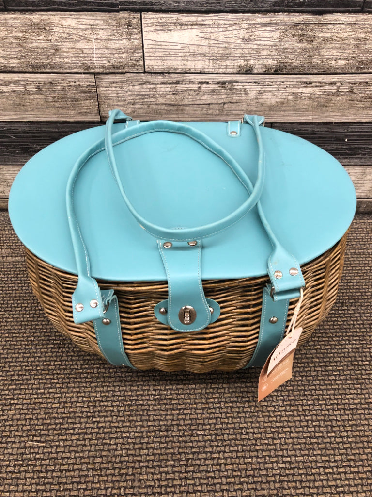 NWT ALFRESCO BLUE LEATHER PICNIC BASKET *MISSING FORK.