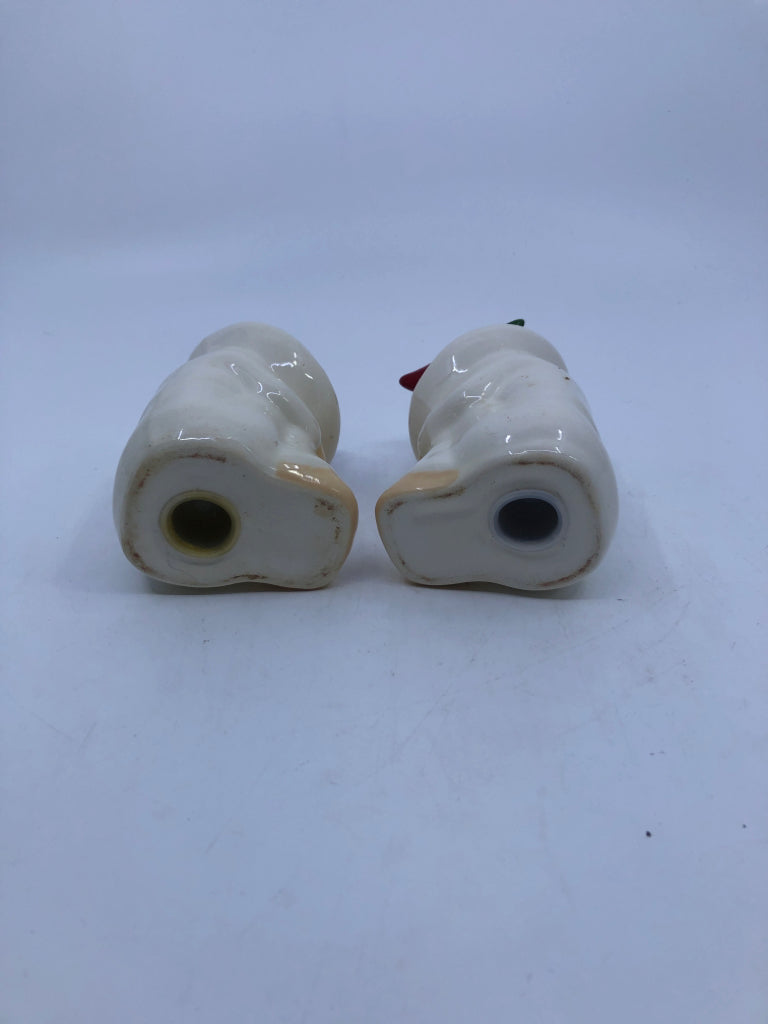 VTG WHITE CERAMIC SIESTA MEN WITH CHILE PEPPER S/P SHAKERS.