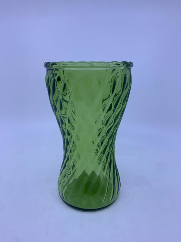 GREEN SWIRLED GLASS VASE.