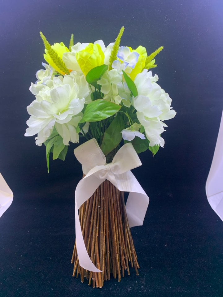 WHITE FLORAL TWIG BOUQUET.