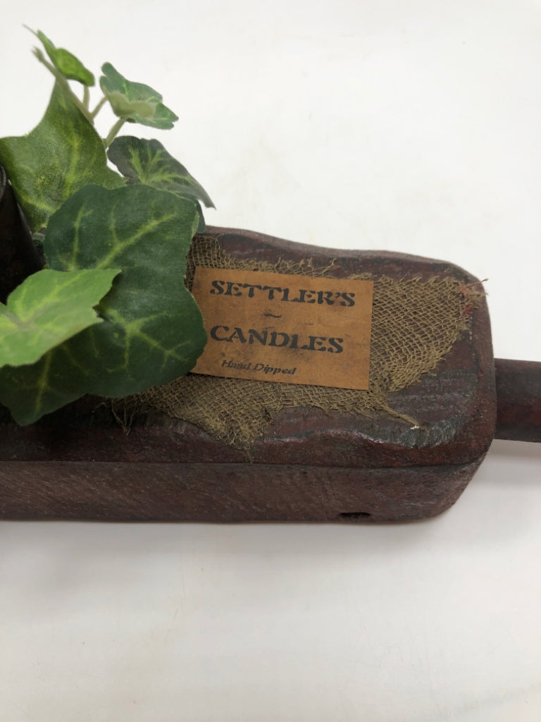 PRIMITIVE SETTLERS CANDLES W/WOOD HOLDER.