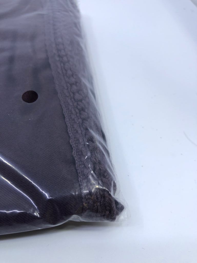 NIP PLUM VALANCE.