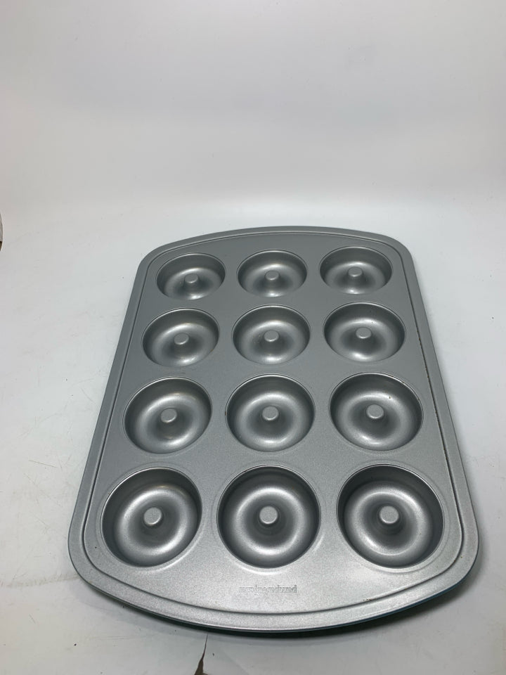 DONUT BAKING PAN 3".