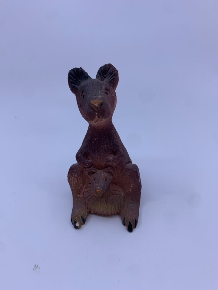 VTG RINCONADA CARVED CLAY KANGAROO W/ BABY.