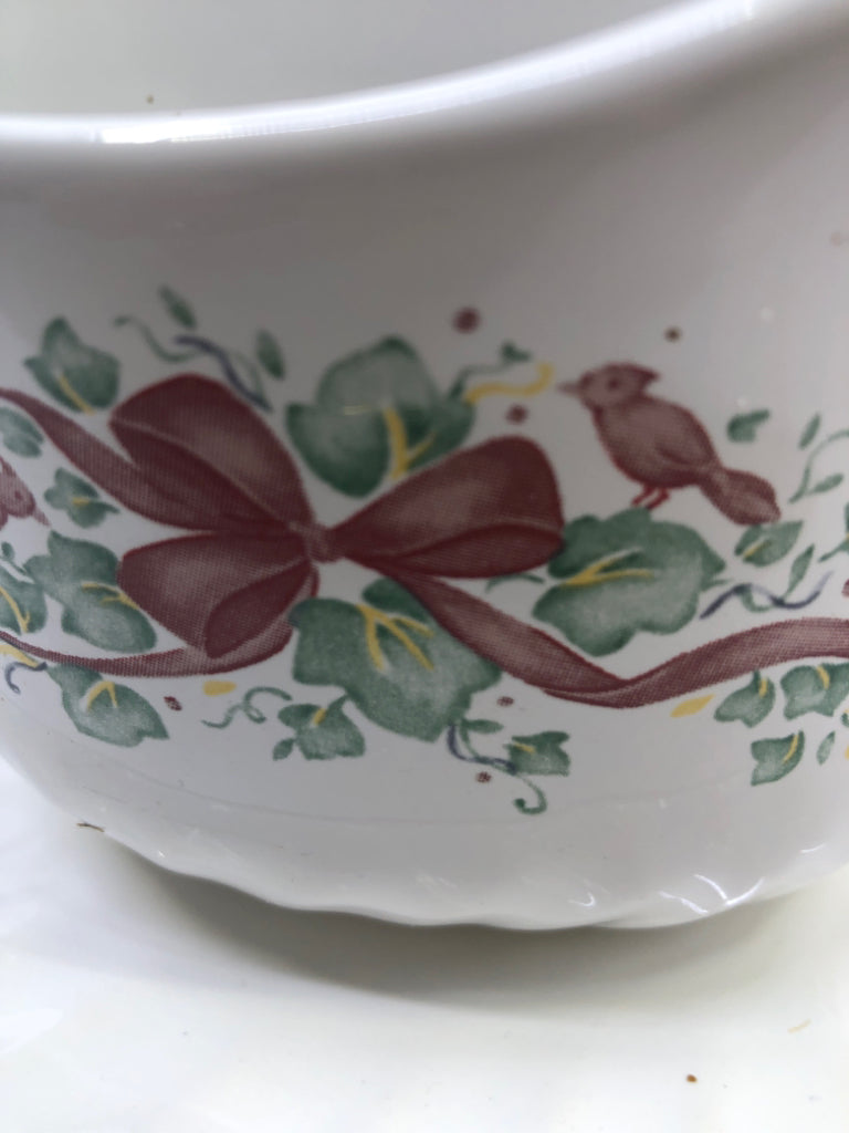 2PC CORELLE IVY AND BOW PATTERN GRAVY BOAT.
