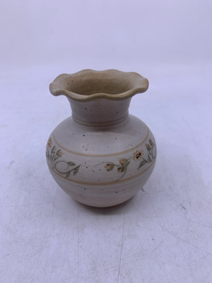 CREAM BUD VASE W/ FLOWERS RUFFLED EDGE.