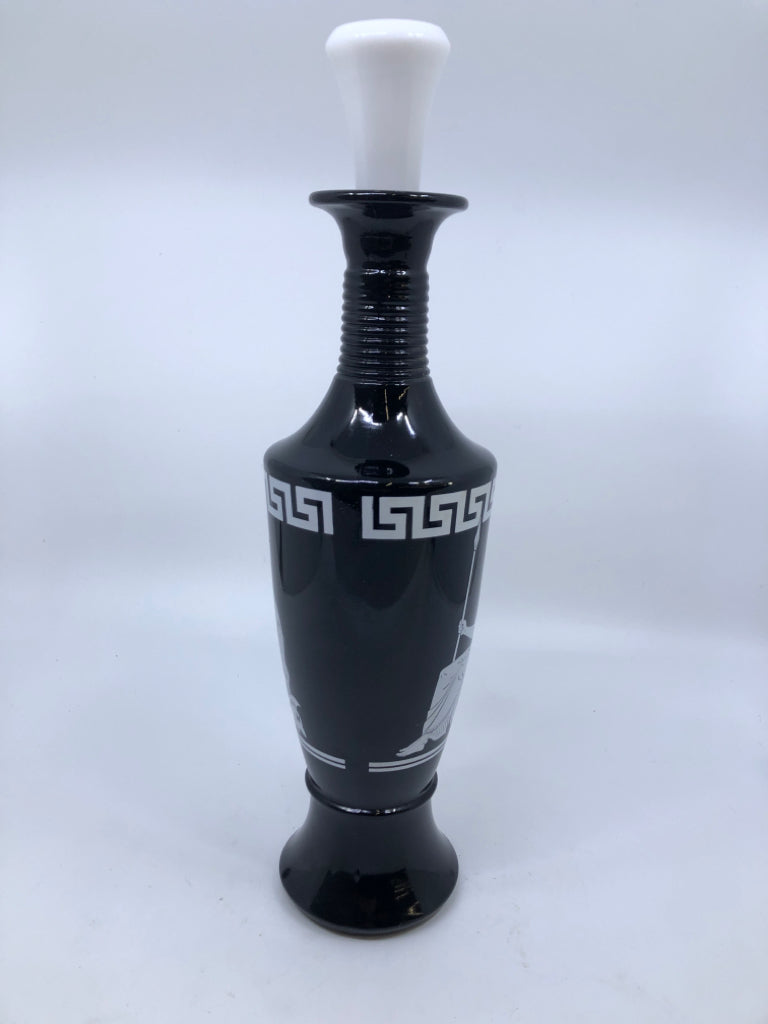 JIM BEAM ROYAL EMPEROR BLACK GLASS WHISKEY DECANTER.