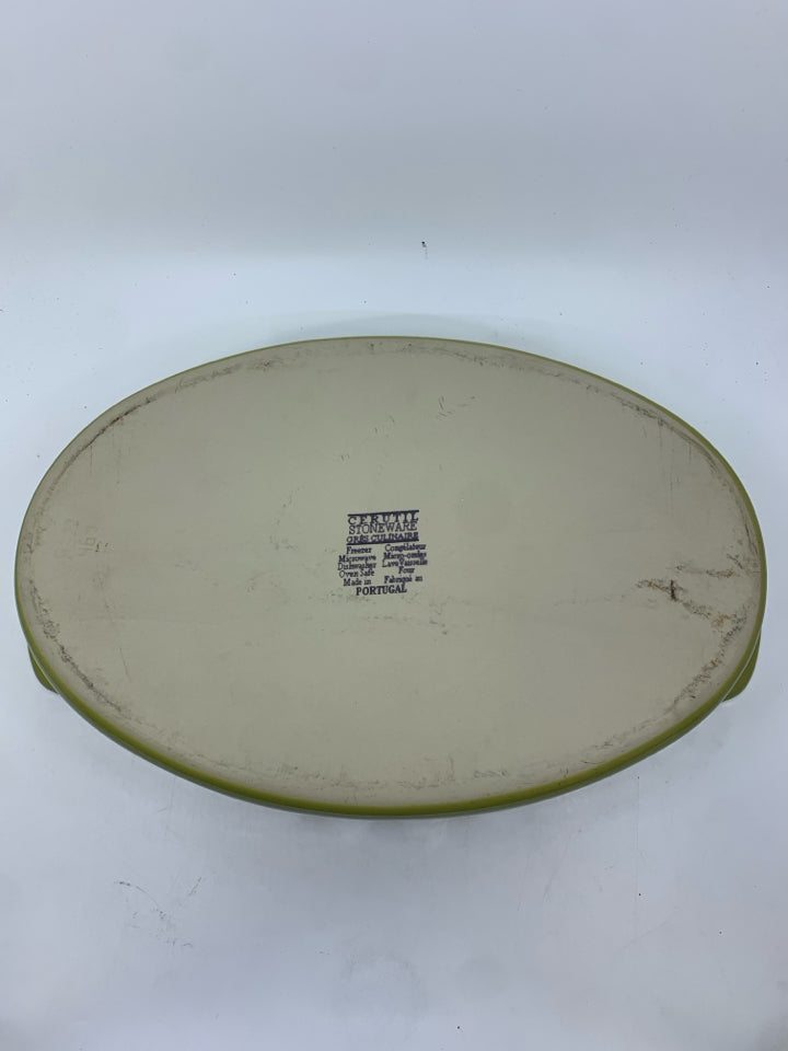 GREY OVAL STONEWARE BAKING DISH.