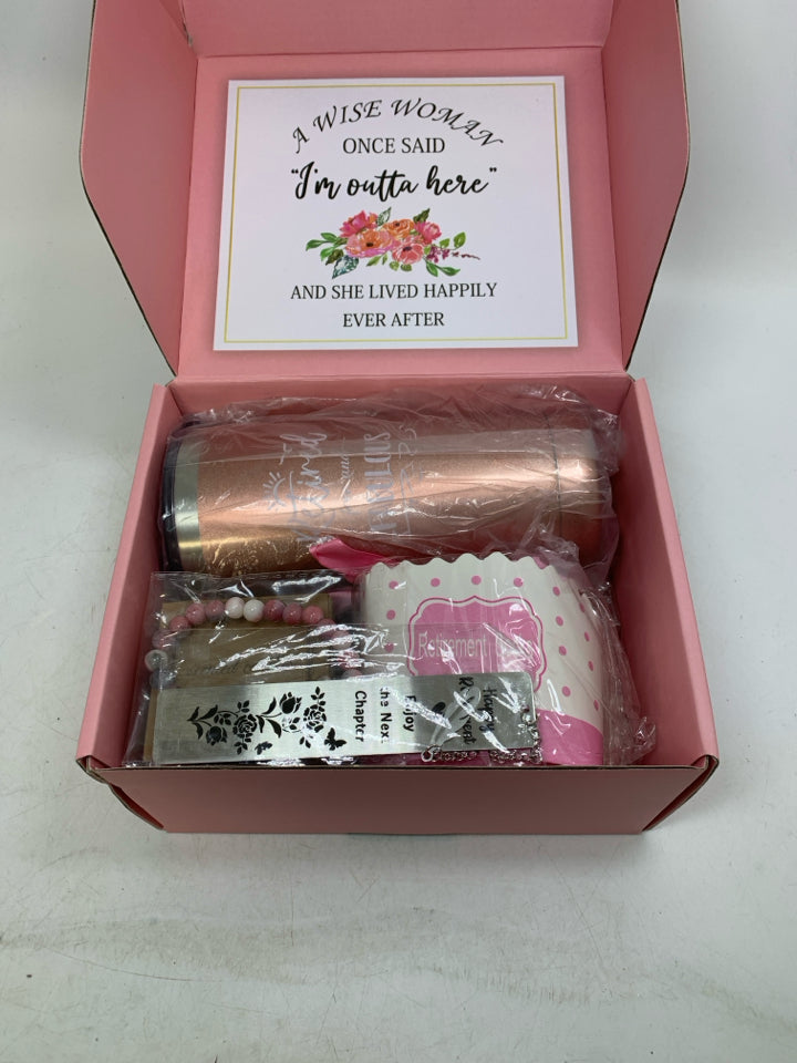 IN BOX HAPPY RETIREMENT BOX SOCKS CANDLE TUMBLER BRACELET & BOOK MARK.