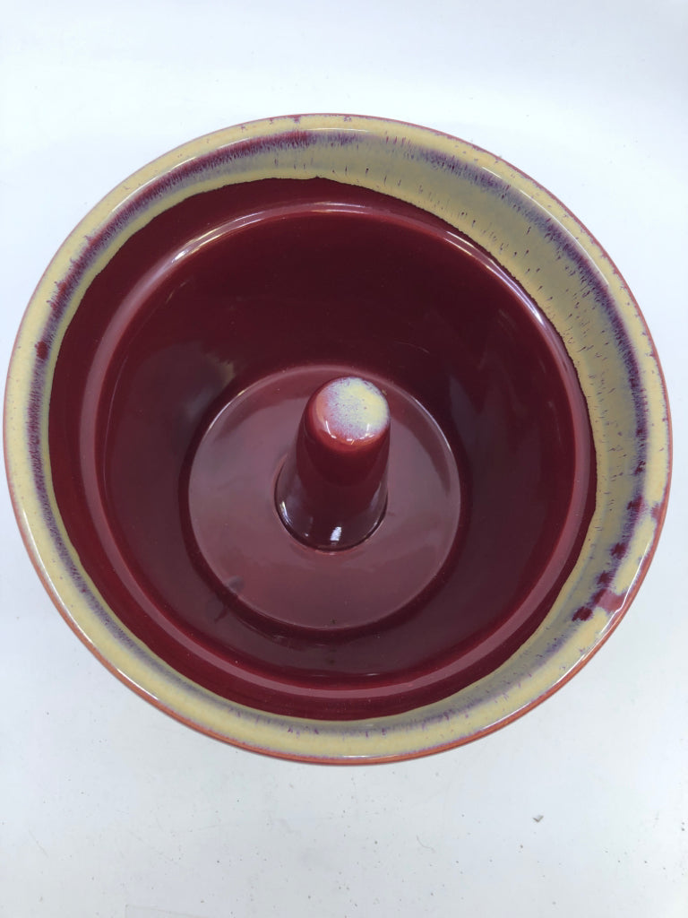 RED CERAMIC BUNDT PAN.