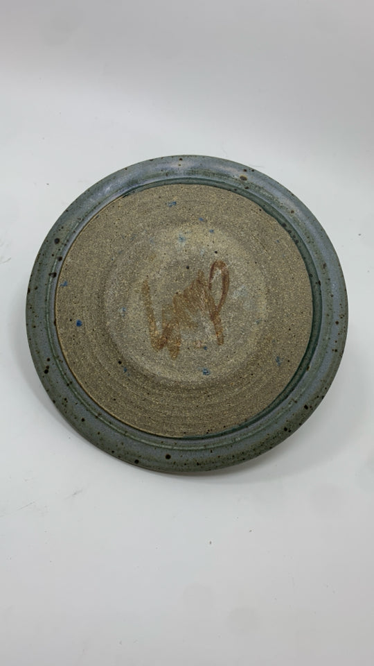GREY W/BROWN SPECKLES CERAMIC CANDLESTICK HOLDER.