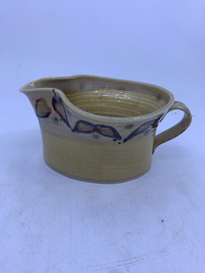 TAN W BROWN ACCENTS CREAM/GRAVY BOAT.