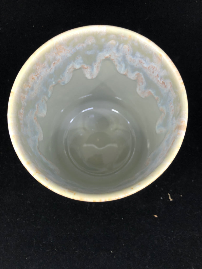 GRAY WITH WHITE PAINT DRIPPING VASE.