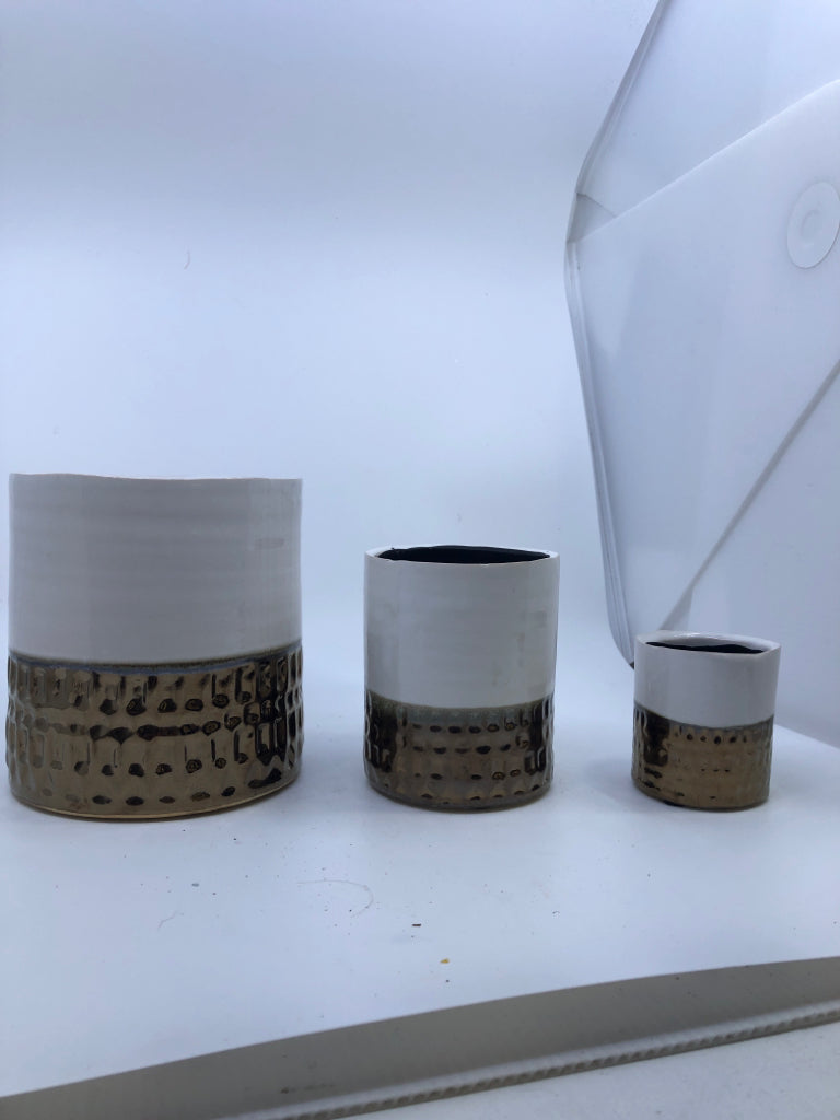 3PC CREAM AND GOLD PLANTER SET.