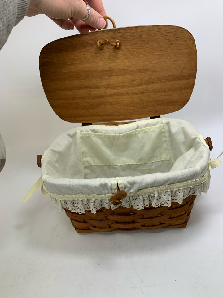 VTG PICNIC/SEWING BOX BASKET 1989 W/ LID WHITE LACE LINER.