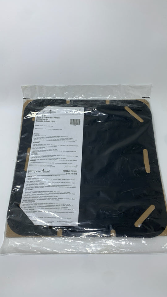 NIP PAMPERED CHEF GRILL MAT SET.