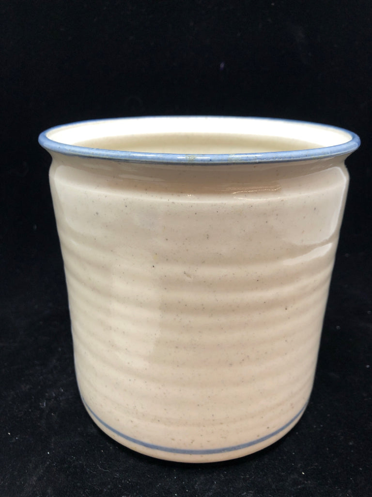 BLUEBERRY PAINTED STONEWARE CANISTER W/LID.