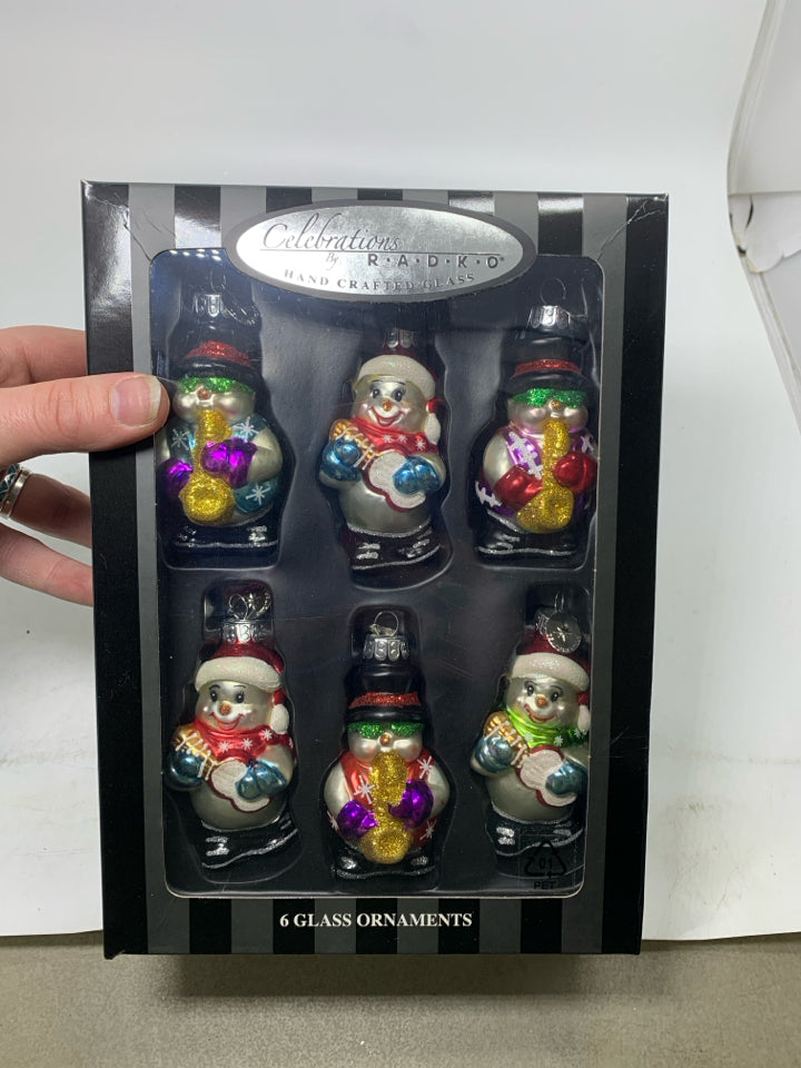 IN BOX 6 CHRISTOPHER RADKO SNOWMAN BAND GLASS ORNAMENTS.