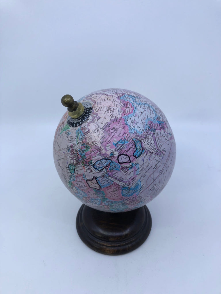SMALL WOOD BASE DESK GLOBE.