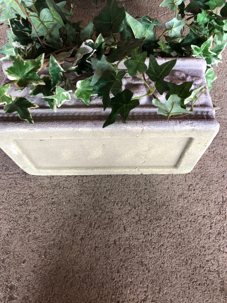 FAUX IVY CIRCLE TOPIARY DECOR IN FAUX STONE PLANTER.