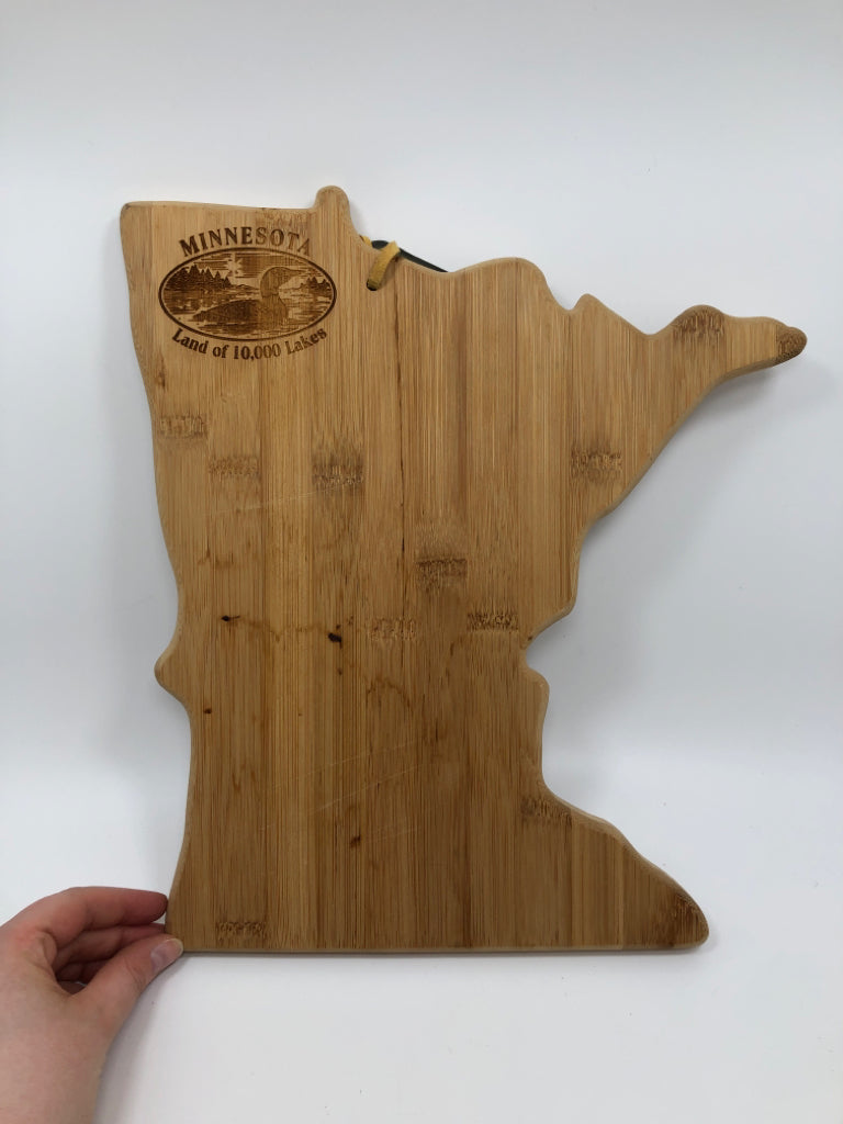 MINNESOTA SHAPED BAMBOO CUTTING BOARD W/TAG.