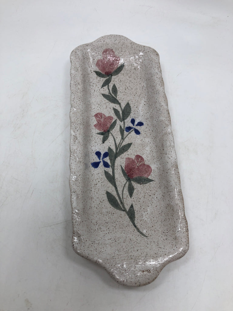 SPECKLED STONEWARE FLORAL PAINTED TRAY.